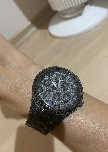 Guess marka orjinal  Gotik Tarz Kadın Kol Saati - Görsel 8