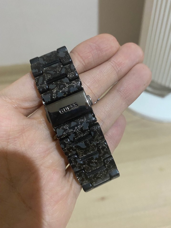 Guess marka orjinal  Gotik Tarz Kadın Kol Saati - Görsel 2