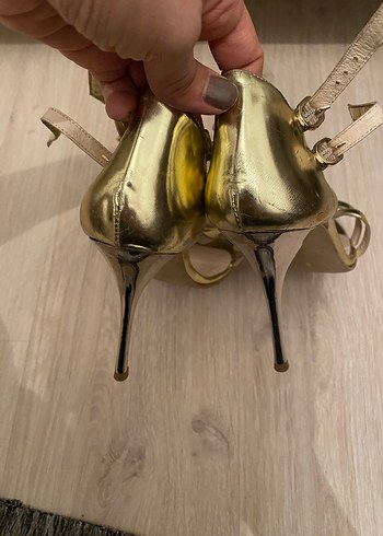 Altın Renkli Tokalı Stiletto Topuklu Kadın Ayakkabı - Görsel 4