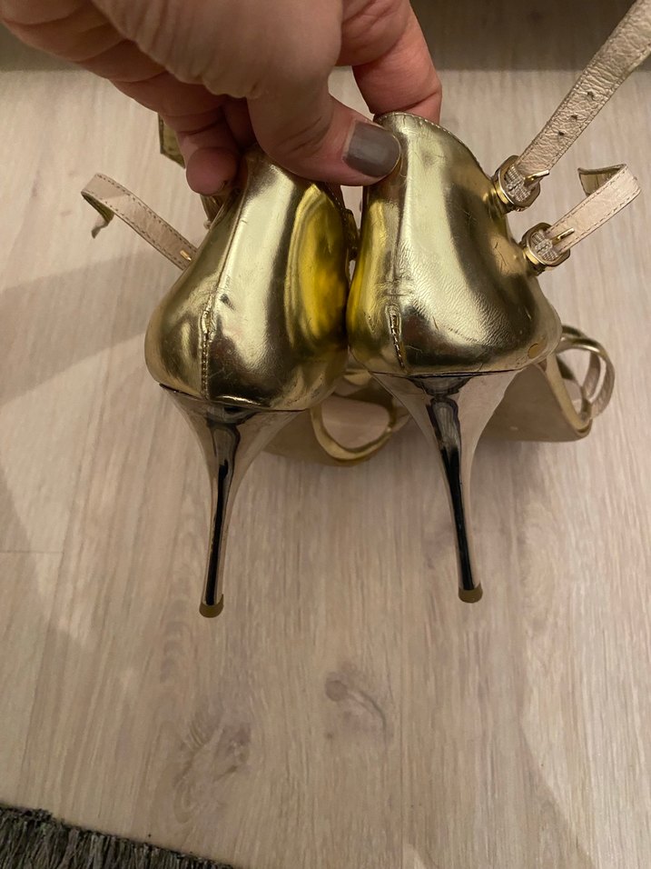 Altın Renkli Tokalı Stiletto Topuklu Kadın Ayakkabı - Görsel 4