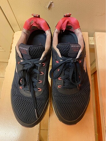 Skechers 38