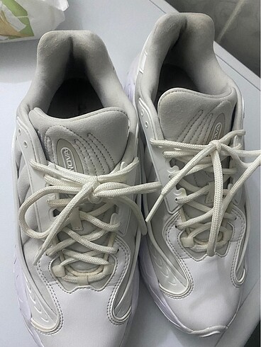 41 Beden Adidas oznova beyaz erkek spor ayakkabısı