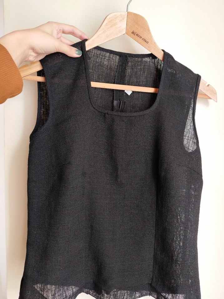 Şeffaf Siyah Kolsuz Keten Bluz - Görsel 2