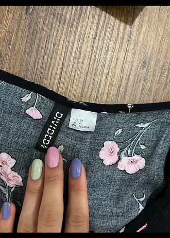 V Yaka Çiçekli Mini Elbise H&M - Görsel 2