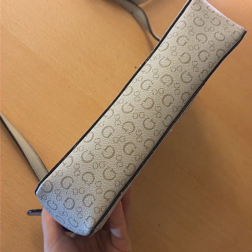 Guess Monogramlı Şık Omuz Çantası — görsel 4/9