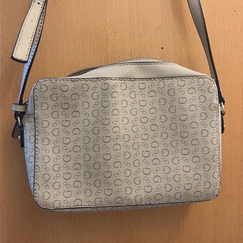 Guess Monogramlı Şık Omuz Çantası — görsel 7/9