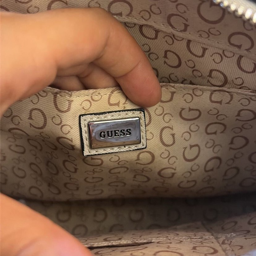 Guess Monogramlı Şık Omuz Çantası — görsel 5/9