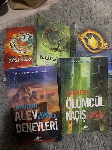 Uyumsuz serisi 3 kitap + Labirent serisi 2