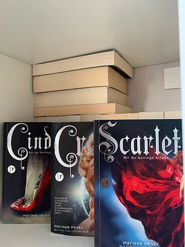 Ay Günlükleri serisi (Cinder Scarlet Cress)