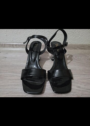 40 Beden siyah Renk Topuklu sandalet 