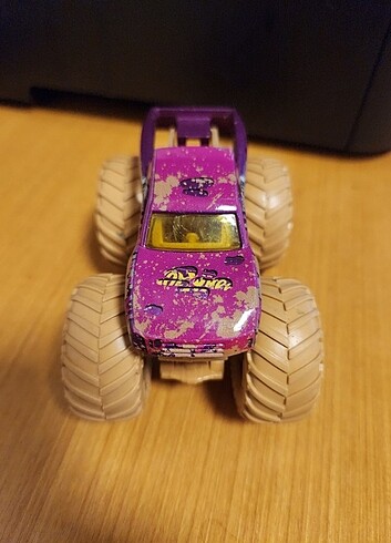 Hot wheels monster truck oyuncak araba 