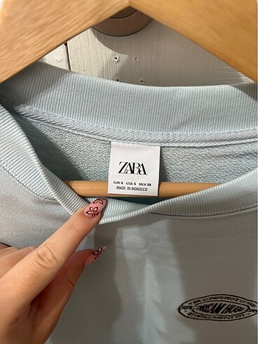 s Beden Zara Buz mavisi T-shirt
