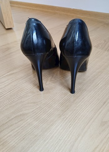 Elle Klasik Siyah Rugan Stiletto Topuklu Kadın Ayakkabı