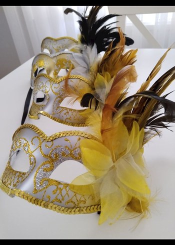 Sarı Siyah Tüylü Kadın Maskesi3 adet plastik - Görsel 2