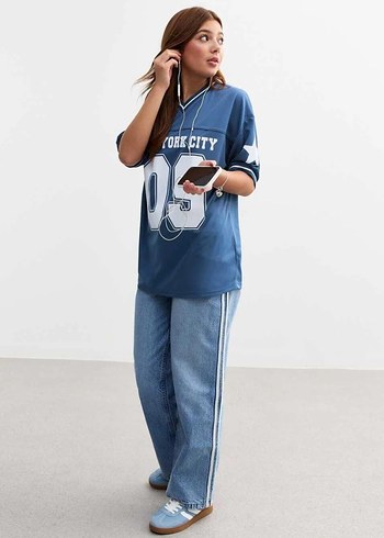 V Yaka Baskılı Kadın Tişört - Görsel 2