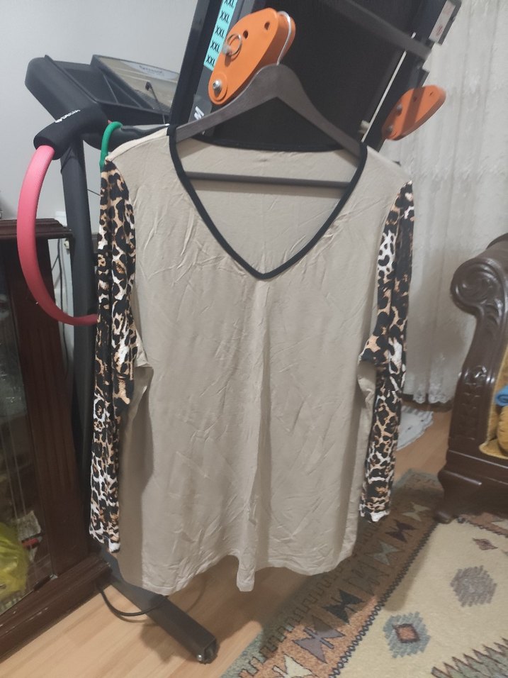 V Yaka Leopar Desenli anneBluzu - Görsel 2