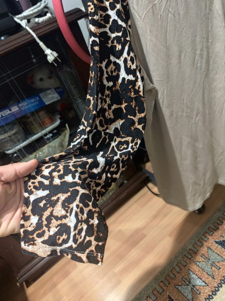 V Yaka Leopar Desenli anneBluzu - Görsel 3