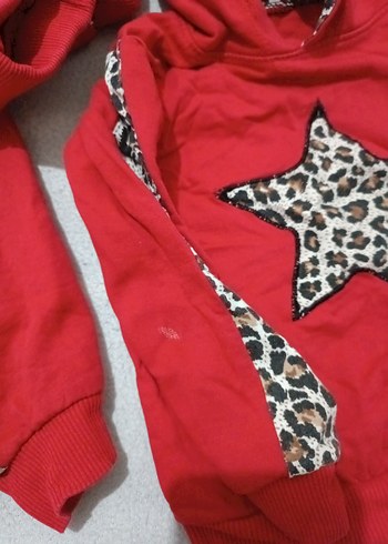 Kızlar için Leopar Desenli Kırmızı Kapüşonlu Sweatshirt takım - Görsel 4