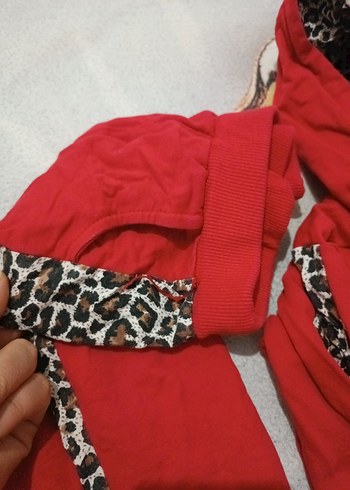 Kızlar için Leopar Desenli Kırmızı Kapüşonlu Sweatshirt takım - Görsel 2