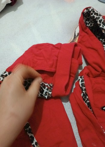 Kızlar için Leopar Desenli Kırmızı Kapüşonlu Sweatshirt takım - Görsel 3