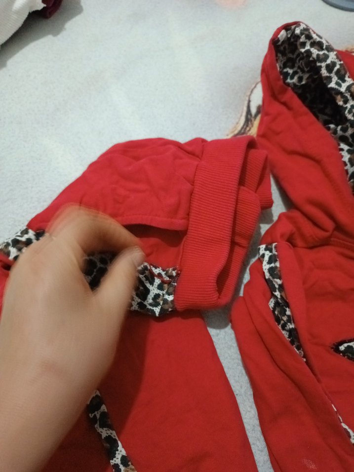 Kızlar için Leopar Desenli Kırmızı Kapüşonlu Sweatshirt takım - Görsel 3