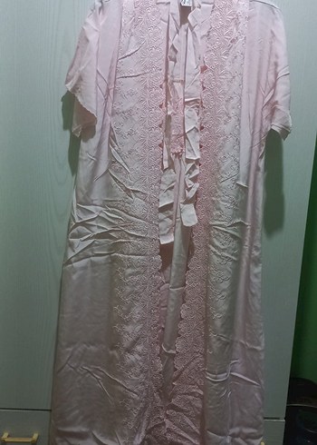 PASTEL PEMBE,TAFTA YADA İPEKLİ, İŞLEMELİ GECELİK SABAHLIK TAKIM