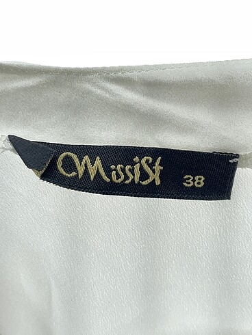 38 Beden beyaz Renk Missist Bluz %70 İndirimli.