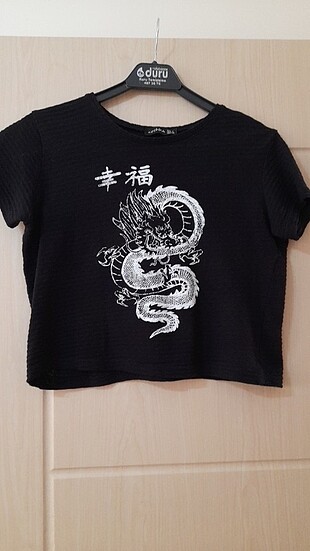 Ejderha Desenli Siyah Crop Top