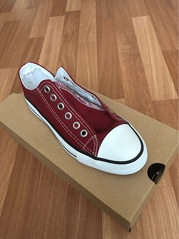 Bordo Converse