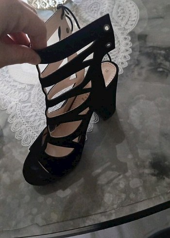 Siyah Yılan Desenli Süet Dolgu Topuklu Kadın Ayakkabı - Görsel 2