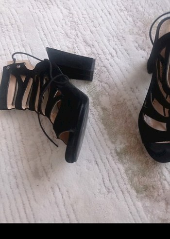 Siyah Yılan Desenli Süet Dolgu Topuklu Kadın Ayakkabı - Görsel 3