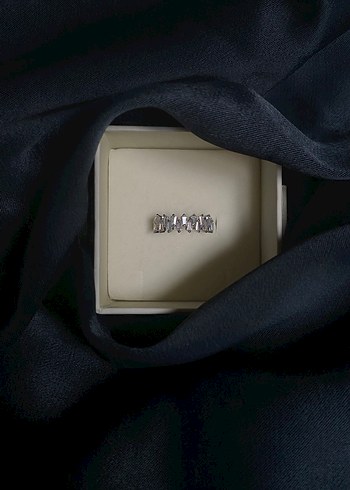 Beden beyaz Renk Diamond Line Ring