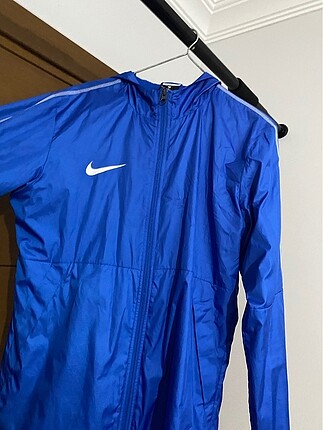 nike yağmurluk