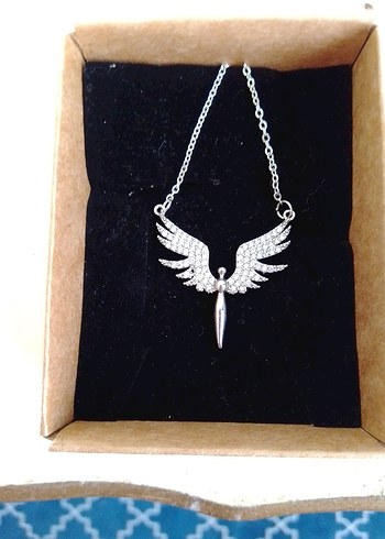 Zincir Detaylı Gotik Kanatlı Kolye - Görsel 3