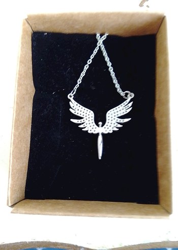 Zincir Detaylı Gotik Kanatlı Kolye - Görsel 2