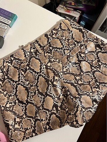 xs Beden Bershka suni deri şort