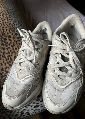 36,5 Beden Adidas ozweego spor ayakkabı