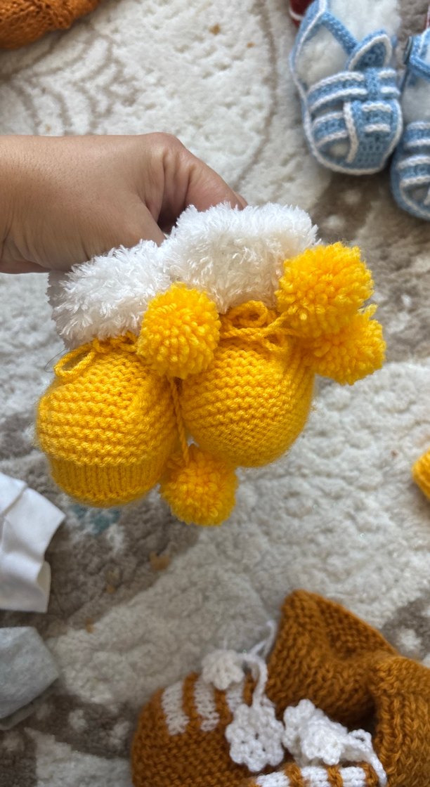 Çocukları için Sarı Örgü Botlar - Görsel 2