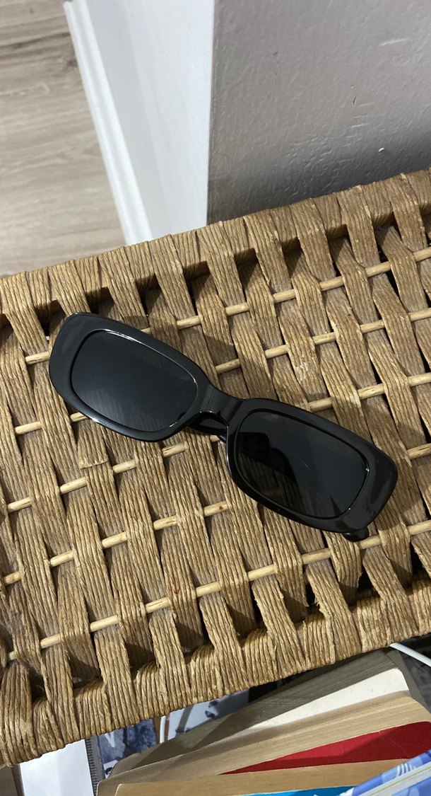 Siyah Kadın Gözlüğü - Görsel 2