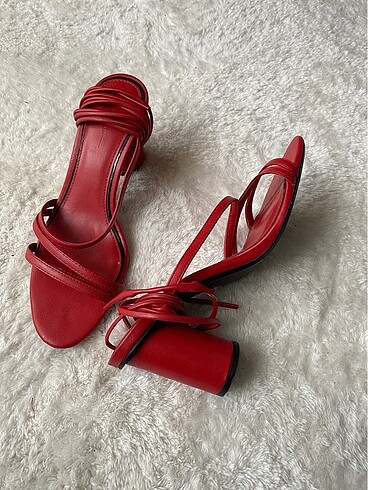 Bershka Bershka kırmızı topuklu sandalet