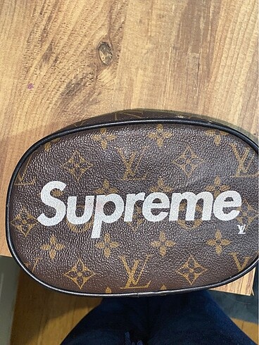 louis vuitton supreme çanta