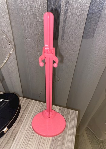Beden monster high draculaura stand