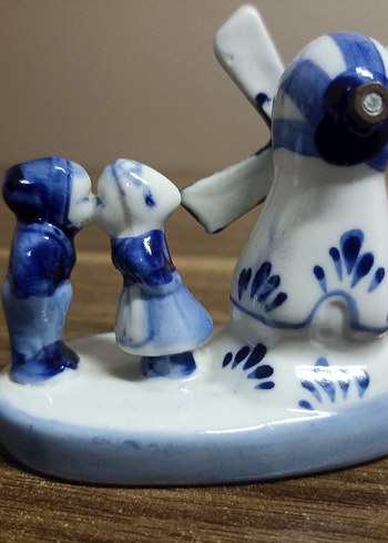 Mavi Rüzgar Gülü ve Öpüşen Çocuklar Biblosu - Görsel 2