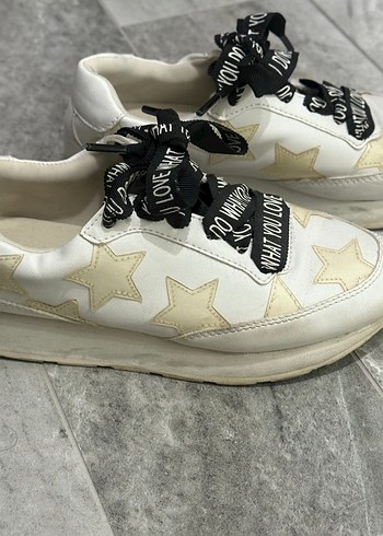 Zara Beyaz Baskılı Kadın Spor Ayakkabı