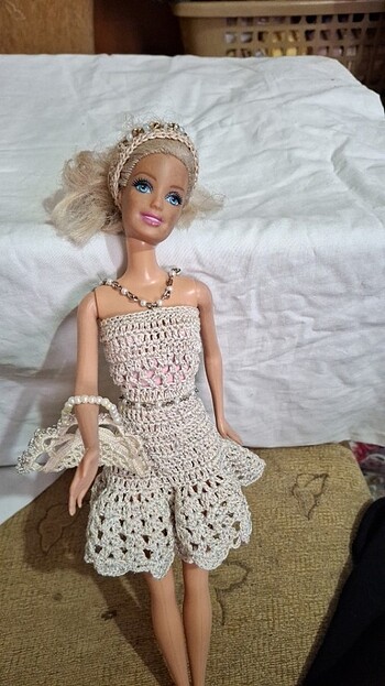 Barbie bebek elbise