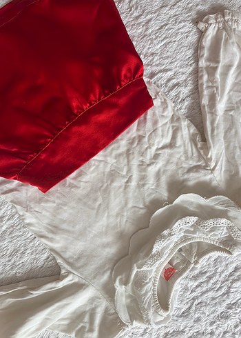 Kız Çocuk Kırmızı Saten Bluz - Görsel 2