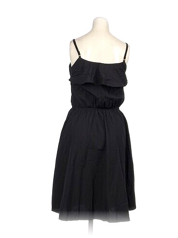 m Beden PreLoved Kısa Elbise %70 İndirimli.