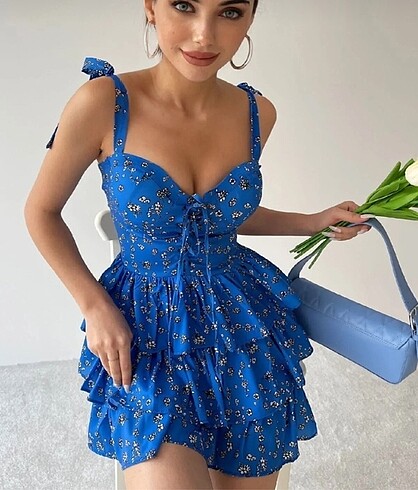 Çiçekli elbise