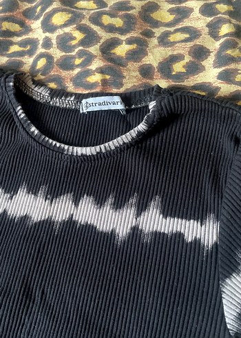 Kısa Kollu Siyah Batik Desenli Kadın Tişört - Görsel 3