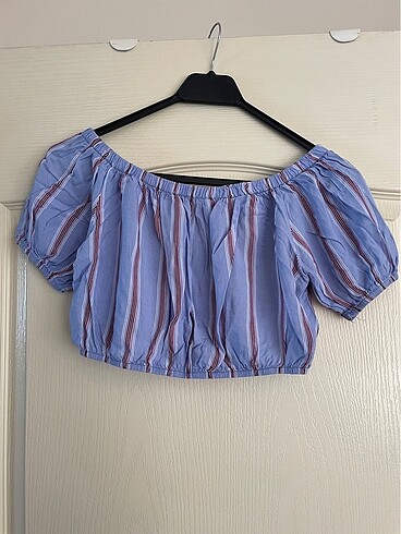 Omuzdan düşük kısa crop top / bluz